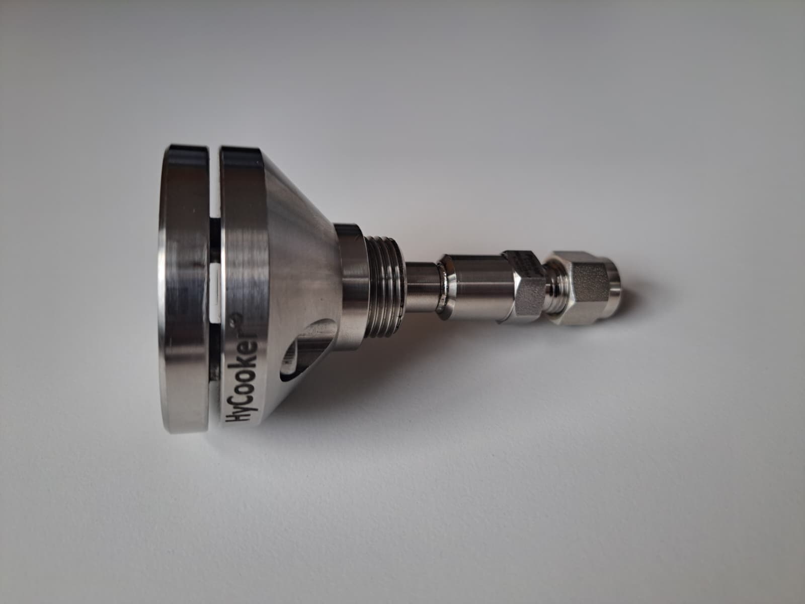 HyBurner 2 kW, three-quarter view